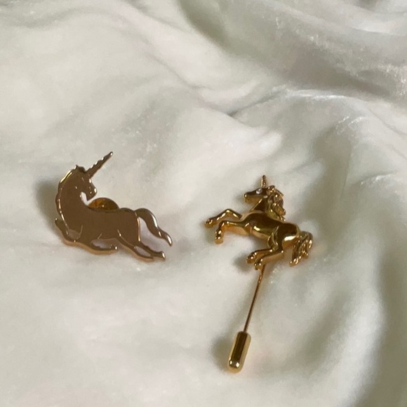 Avon Unicorn Stick Pin 1989 and Tack Pin 1981  Gold Tone Metal Brooches - Picture 3 of 10